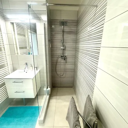 Centrum Number 8 Apartmán *