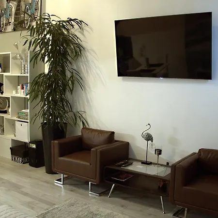 Centrum Number 8 Apartmán