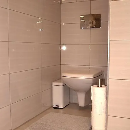 Centrum Number 8 דירה